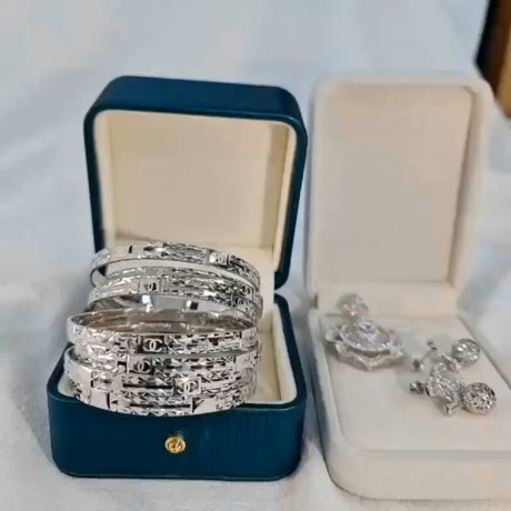 Women's Bracelets