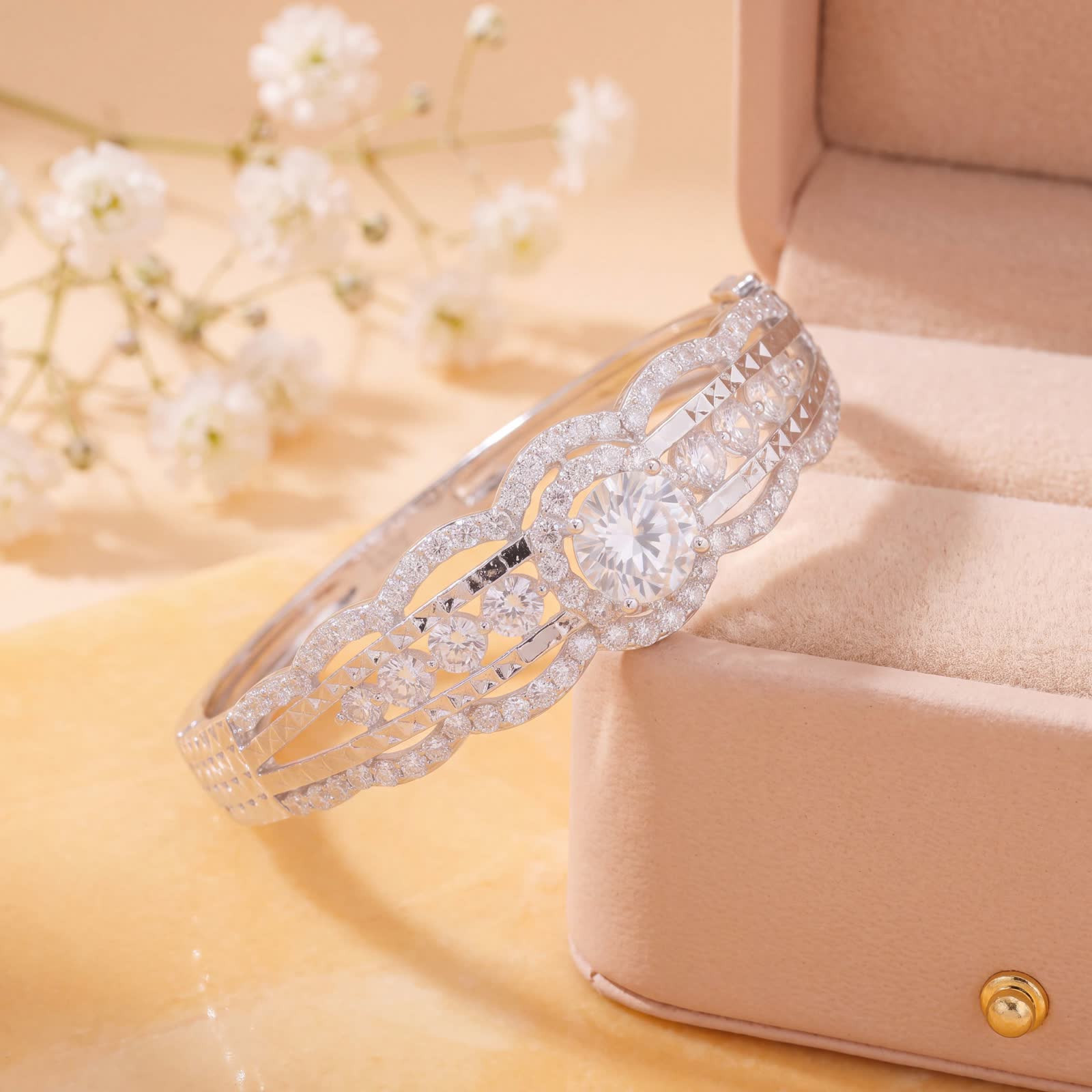 Halo Bangle Bracelet in Platinum-Plated Silver - detail view 2