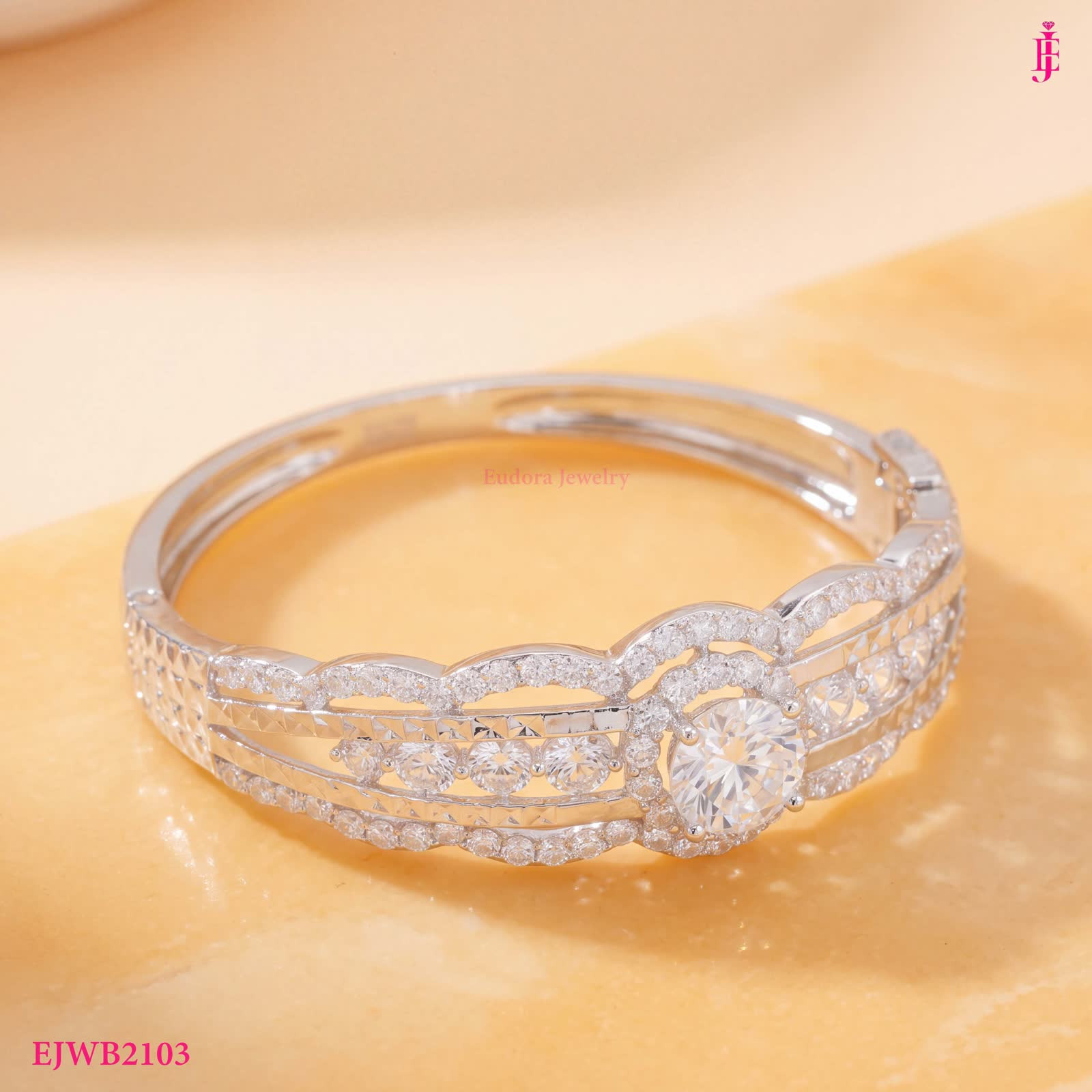 Halo Bangle Bracelet in Platinum-Plated Silver - detail view 1