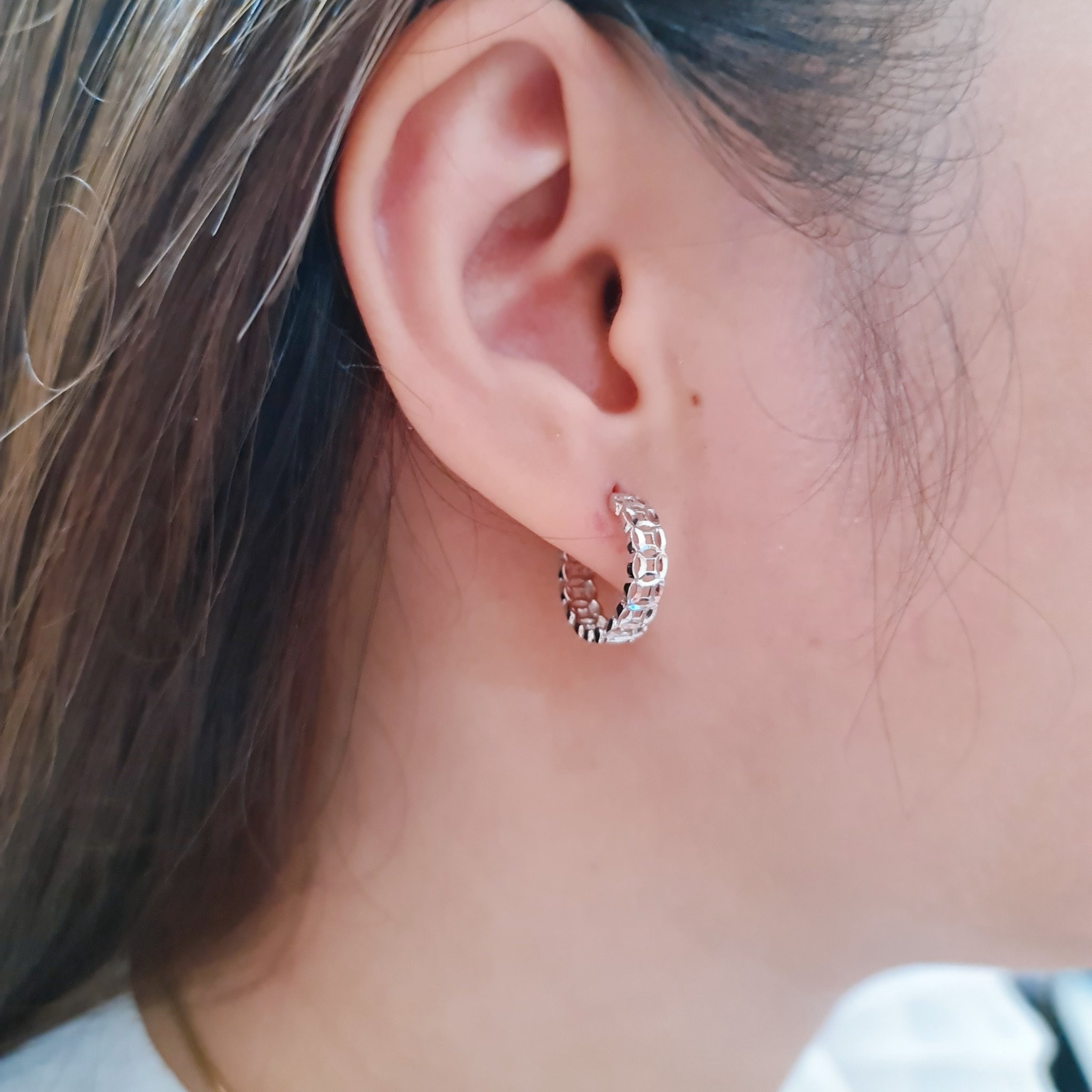 EJWE1053 Women's Earrings
