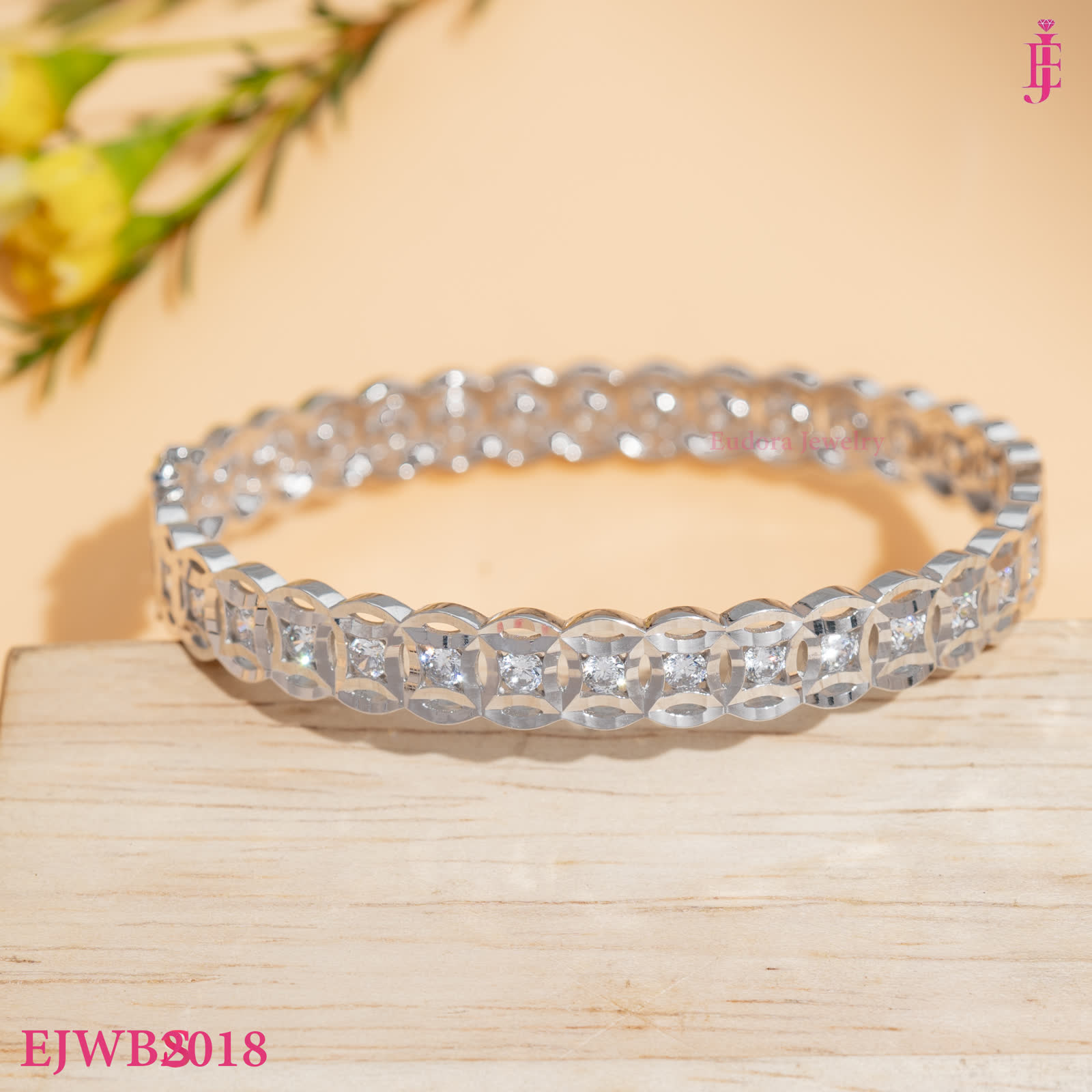 Linked stone tennis bracelet arranged in a circle
