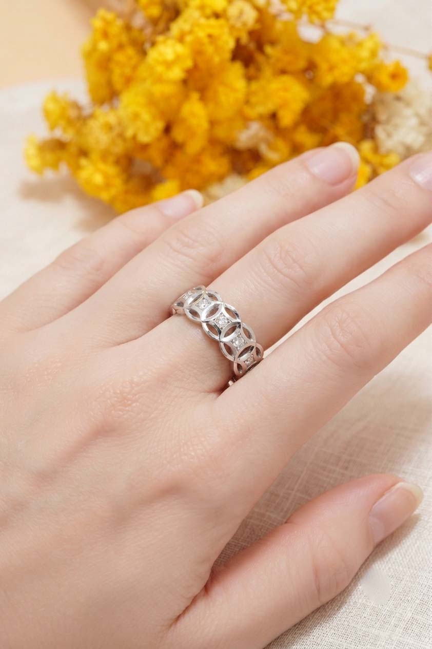 EJWR2203 Women's Ring worn on the hand